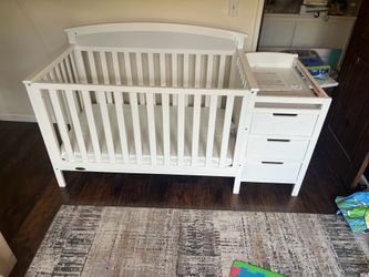 Graco Benton 4-in-1 Crib and Changer