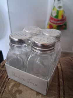Salt shakers bx6p1