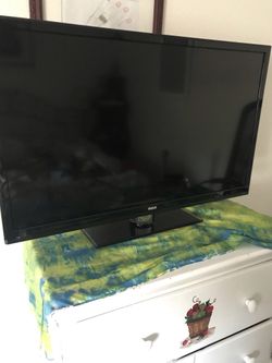 RCA 32” LED LCD Flat Screen TV-Roku Smart