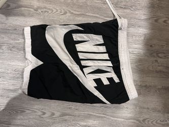 2000’s Nike Throwback Basketball Woven Shorts