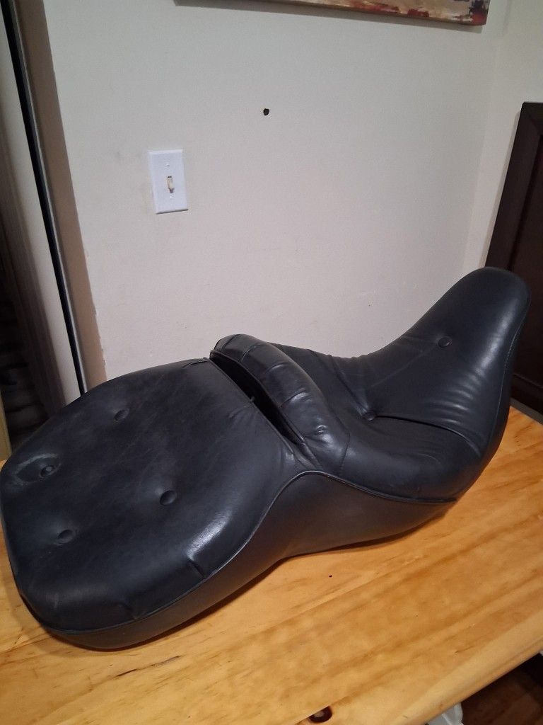 01-06 Harley Davidson Rider Driver Pillow Seat Saddle