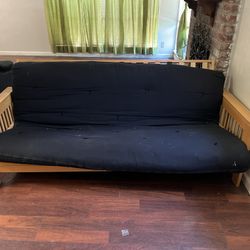 Futon, 82’