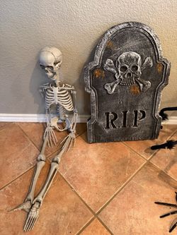 Halloween Decor Galore (25 items)