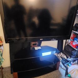 Sanyo TV With Stand 