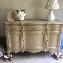 Beautiful Solid Wood Sideboard / Buffet 