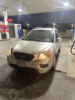 2009 Kia Rondo LX 4D