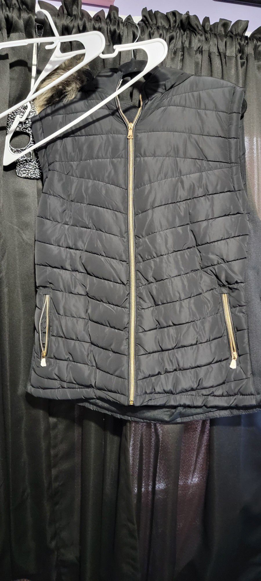 YMI Woman's Faux Fur Lined Removable Hood Puffer Vest Plus Size 2XL jacket/coat