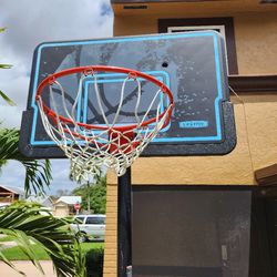  Basketball Hoop Portable and Lifetime Backboard 