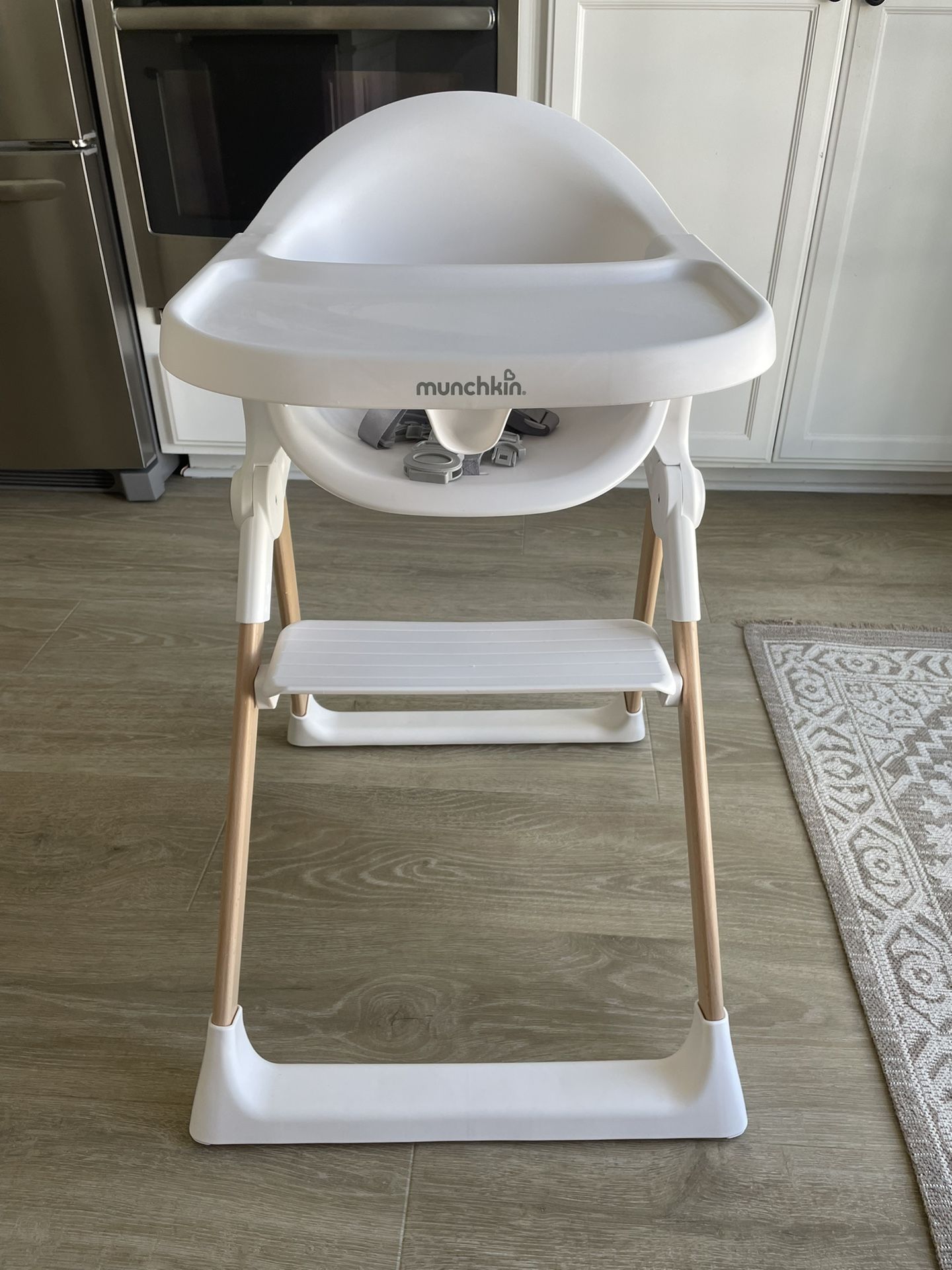 Munchkin Float Baby High Chair - Foldable