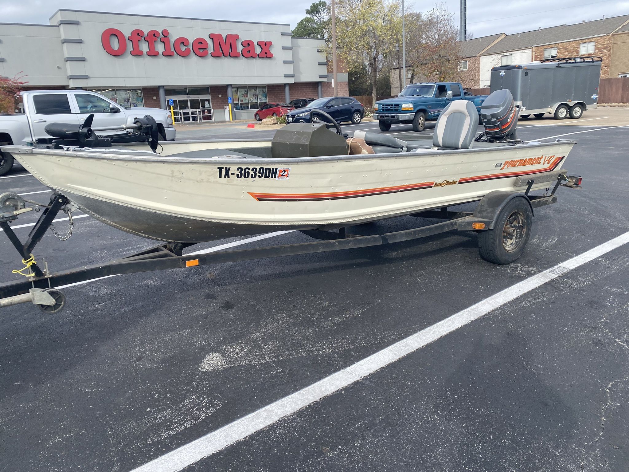 1985 Bass Tracker 17’ With Trailer With 45 Mariner Motor