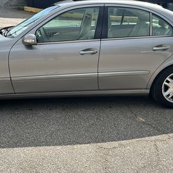 2003 Mercedes Benz e class 320