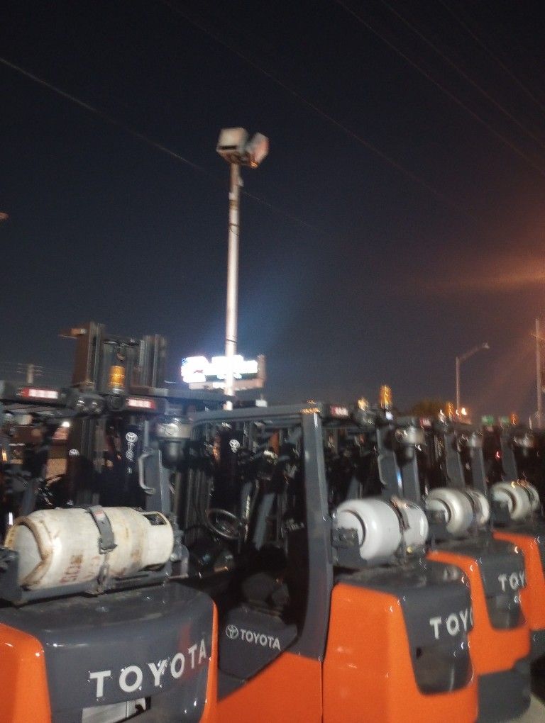 FORKLIFT TOYOTA 3000# Triple Mástil 