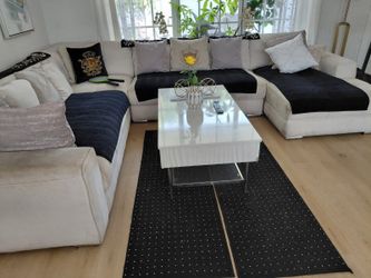 Living room set couch and coffee table