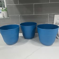 Plastic plant pots x3