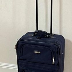 Excellent - Navy Blue Extendable Suitcase 