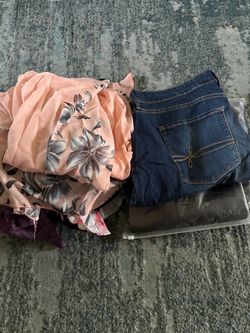 FREE Woman’s clothes (dresses, shorts, pants)