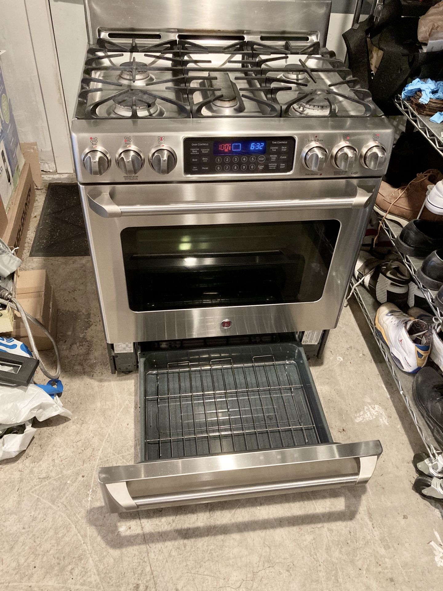 GE Cafe Slide in Dual Fuel Gas Range w/ Baking Drawer/ Oven for Sale in
