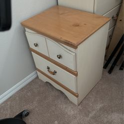 Full-Size Bed Set With The Dresser, Mirror And Nightstand