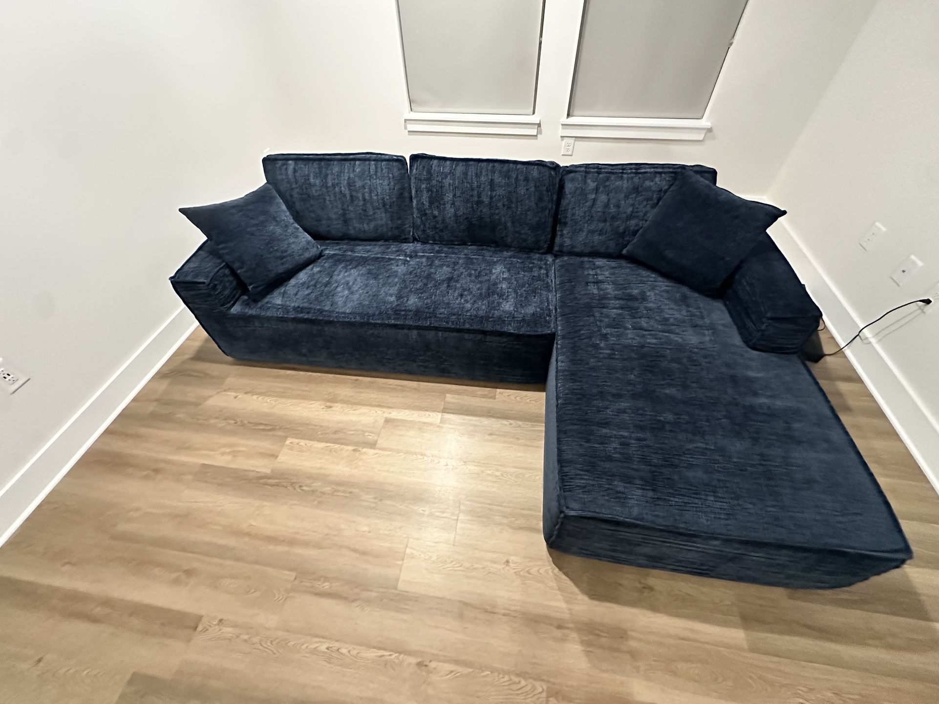 Jennifer Taylor Home Brenley 110.5” 2-Piece RAF Sectional Sofa – Twilight Navy Blue