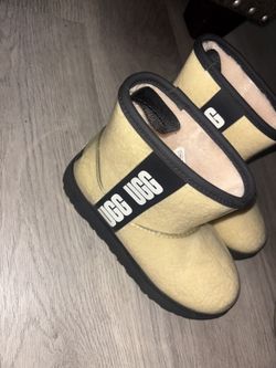 Never Worn ugG