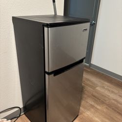 Magic Chef Mini Fridge