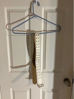 White hole belt