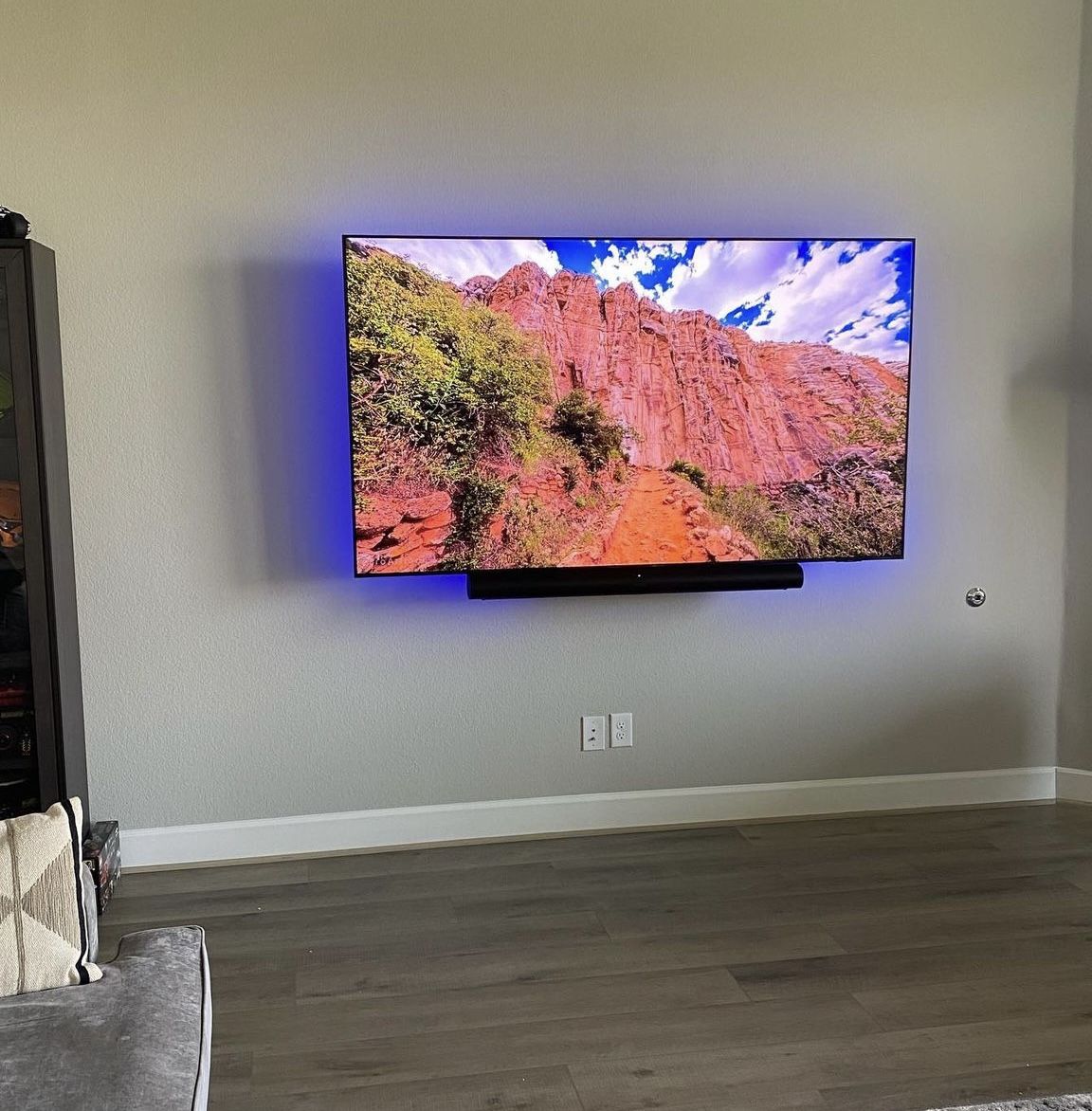 TV MOUNT
