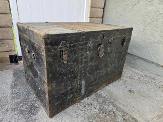 Halloween Prop Steamer Trunk