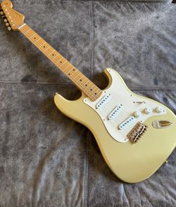 Fender Stratocaster 