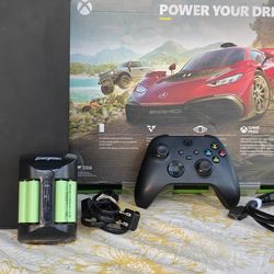 XBOX SERIES X 1TB  Like new