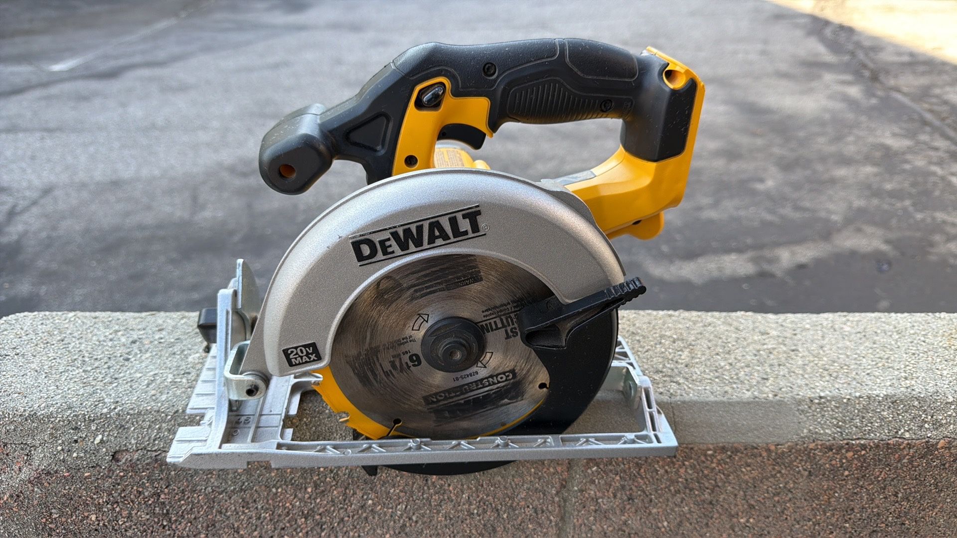 20V MAX Cordless 6.5 in. Sidewinder Style Circular Saw (Tool Only)