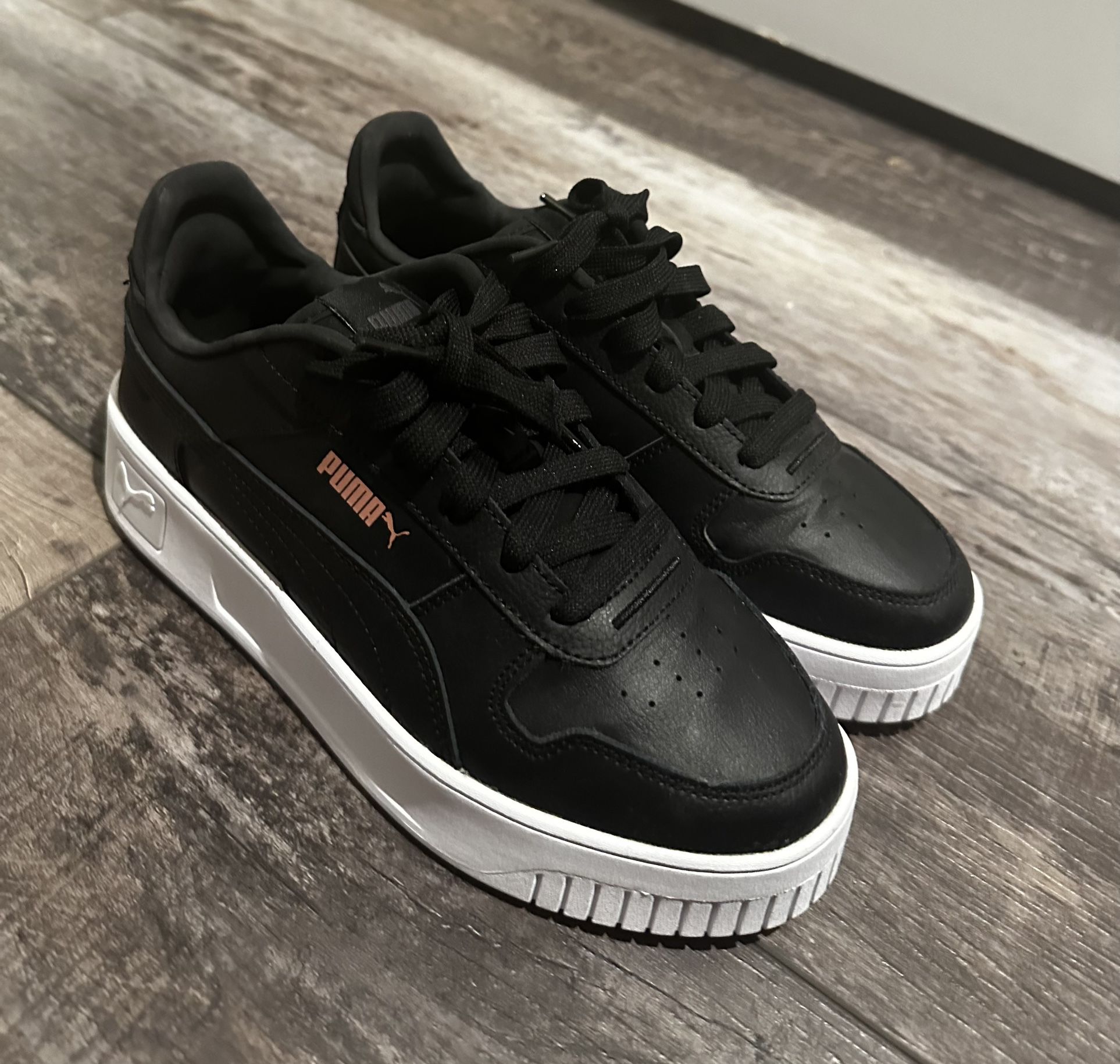 Puma black And White 7.5 Sneakers