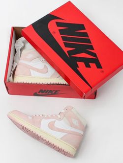 NWT • Women’s 7 Nike Air Jordan 1s Washed Pink