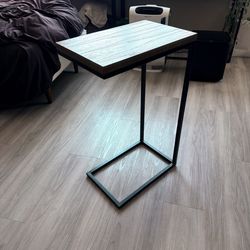 Wood C table
