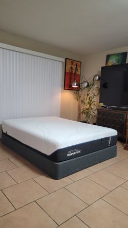 VERY NICE LIKE NEW QUEEN SIZE TEMPURPEDIC PROADAPT MATTRESS AND BOXSPRINGS FOR SALE! IN EXCELLENT CONDITION, FREE DELIVERY