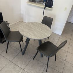 Dinning Table With 3 Chairs