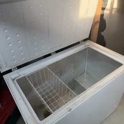 Beautiful black leather sectional couch with built-in recliners and center console 💺✨  • Seats 5–6 comfortably • Multiple reclining seats • Built-in 