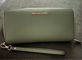 Jet Set Travel Leather Continental Wristlet. NEW.