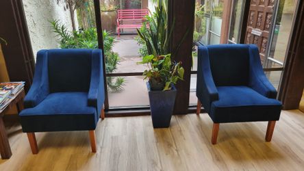 4 lounge chairs