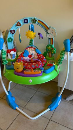 Baby jumpers and bouncers, Infant activities center