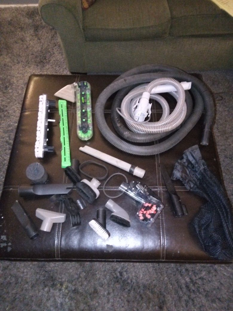 BUNCH OF RANDOM VACUUM ATTACHMENTS
-ASKING JUST 10 BUCKS FOR EVERYTHING SHOWN