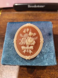 Avon Floral Cameo Carved Resin Brooch Pin Orange and White 1.75" F9