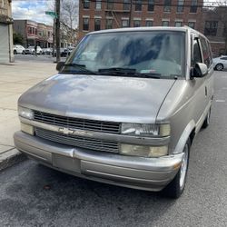 2001 Chevy Astro Van With Solid Motor & Trans