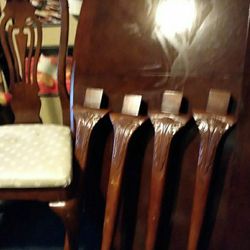Dining Table With 6 Chairs Or Feed With 2 Foot Extension