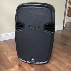 JBL  515 XT Powered Speake