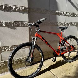 GT Mountain Bike XL Red Disc Brakesn