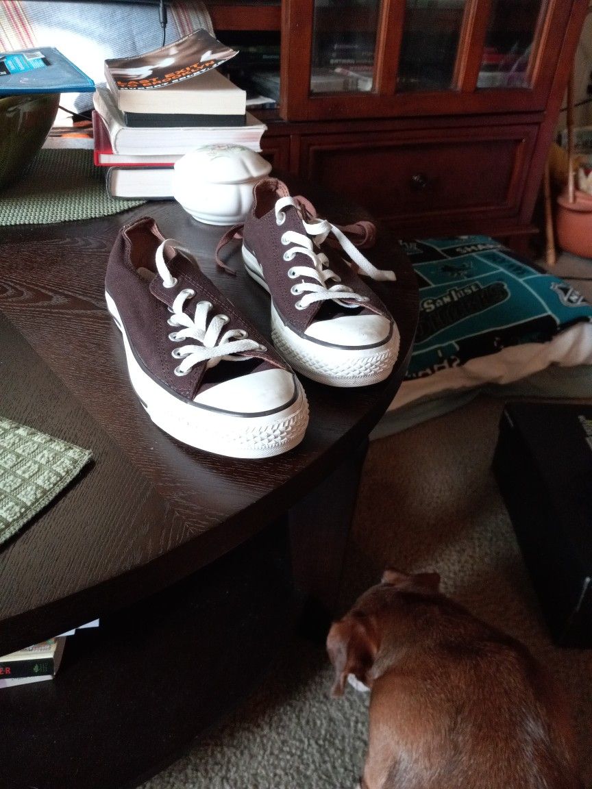 Brown Converse Women's 7 Or Men's 5.