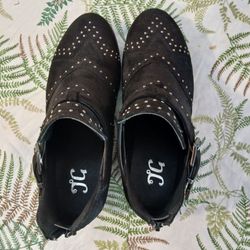 Size 8 ladies studded ankle boots.
