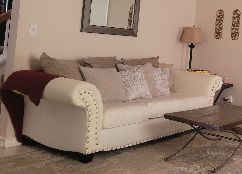 White Leather Couch With Pull-Out Bed