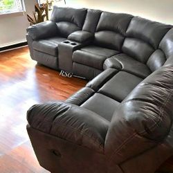 Costumize Reclining Sectional Couch W Console Color Options Mention Jon Green to the staff to confirm this price/offer! 🔥
